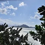 Apto Marlim Prateado em Ubatuba na Praia Grande a 50mts da Orla