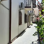 Apto Marlim Prateado em Ubatuba na Praia Grande a 50mts da Orla